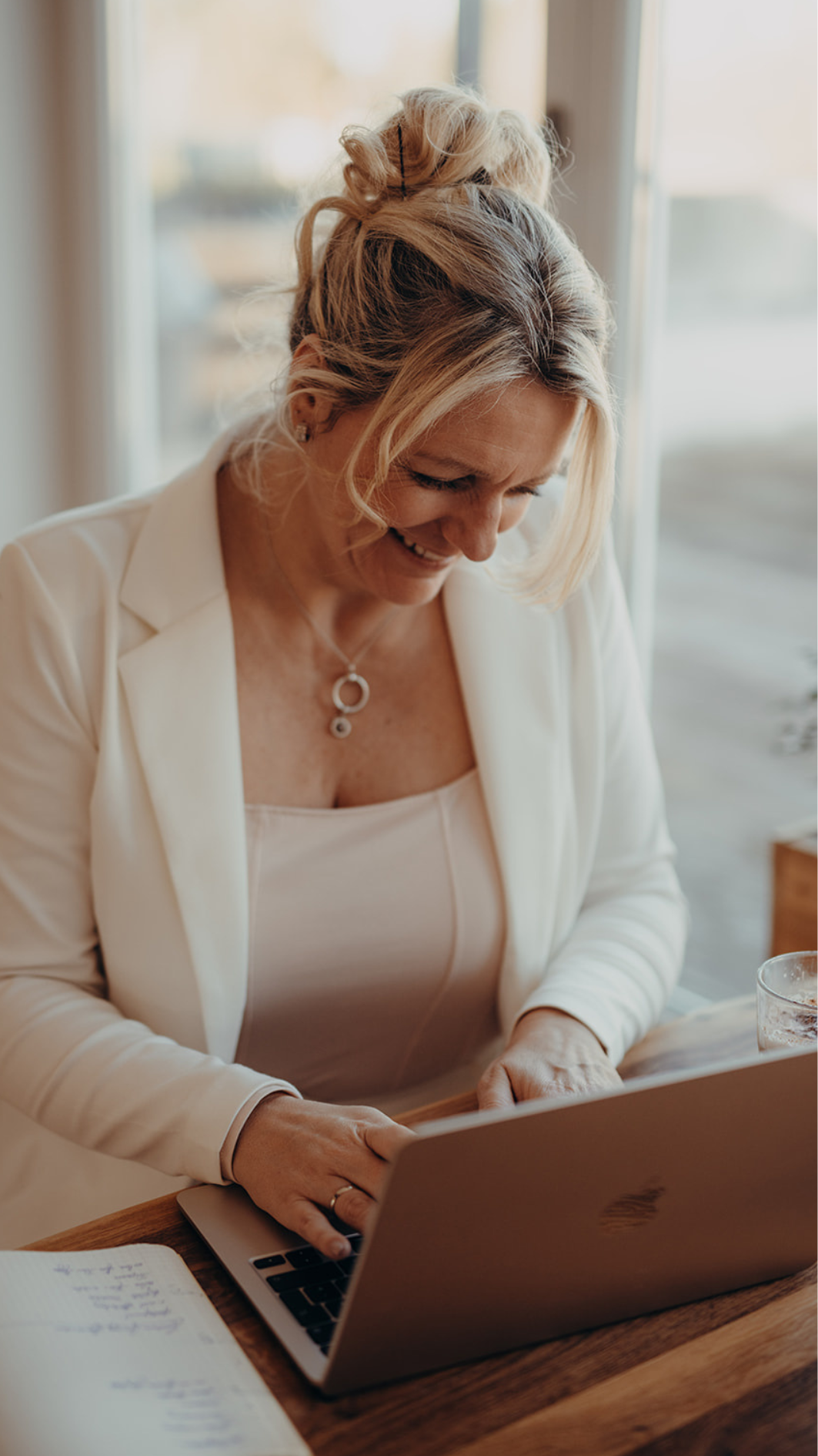 Olga Reyes-Busch am Laptop